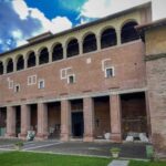 Basilica di San Saba, cortile interno